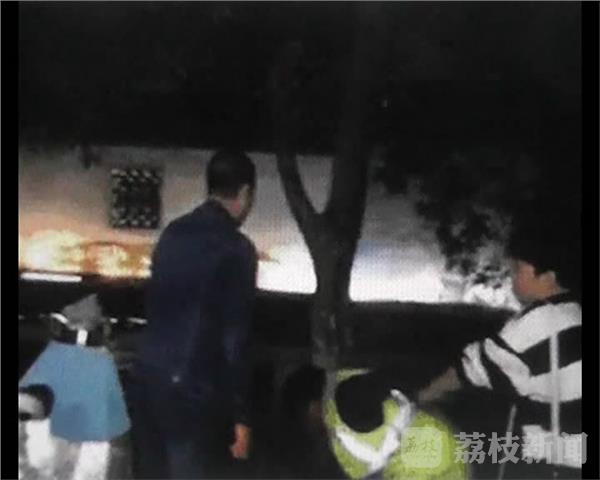 新闻追踪：暴打环卫工的男子被拘留