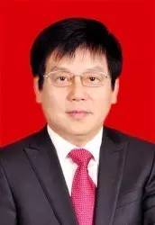 顾洪辉，男，1963年3月出生，汉族，上海人，1985年5月加入中国共产党，1985年7月参加工作，学历大学，高级管理人员工商管理硕士，政工师。