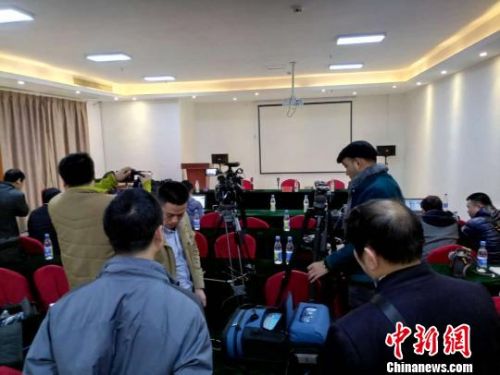 11月24日7时左右，江西省丰城市丰城电厂三期在建冷却塔施工平台发生倒塌。图为现场航拍画面。 刘占昆 摄