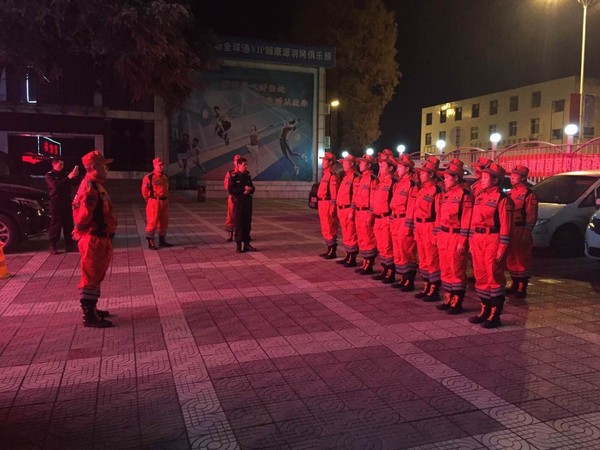 【新闻动态】中国紧急救援华宁救援总队指南针分队--救助技≡能培训