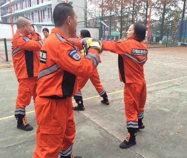 【新闻动态】中国紧急救援华宁救援总队指南针分队--救助技∞能培训