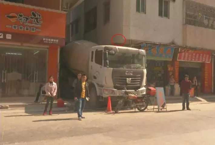 广州城中村弄坏几块砖叫价3.5万 司机吓跑