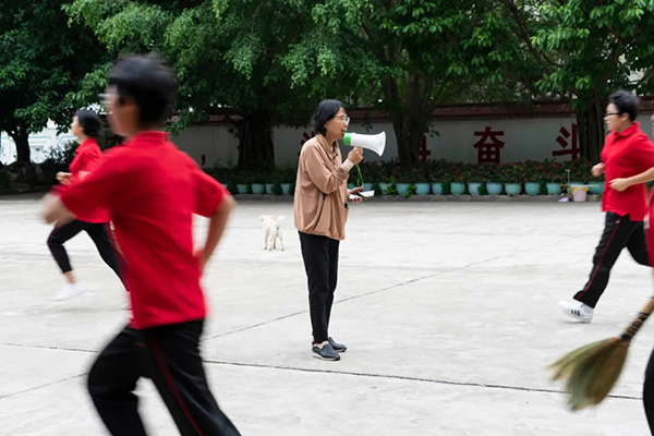 让千余名女孩考入大学的女校长：用生命撑起山里的免费女高