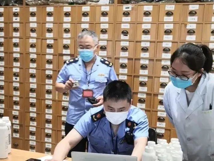恶报终至！那些疫情期间的黑心钱，多家罚款逾百万！违法口罩768.84万只、不合格熔喷布11.99吨、劣质无纺布3.61吨。。。