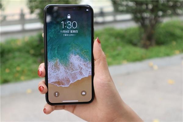 注意iphone“抗水”不是“防水”苹果：仅防水溅，新机进水不保修