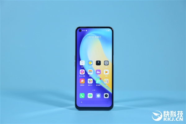 背面大LOGO亮眼 Realme V5银翼少年开箱图赏