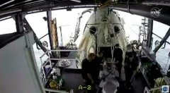 SpaceX龙飞船载宇航员返回地球：商业航天首次完成载人返回