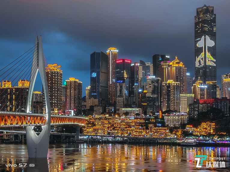 vivo发布新一代自拍旗舰：极致轻薄的机身+自动对焦前置双摄丨钛快讯