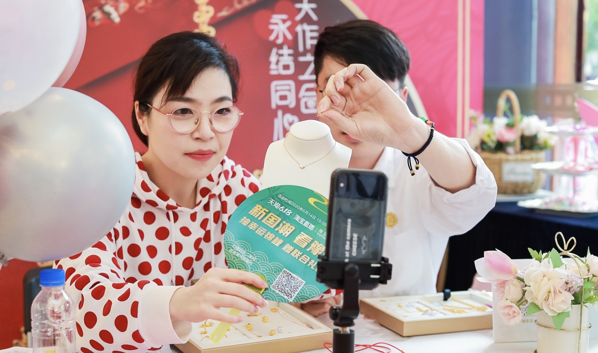 商品快递包装有何玄机？低调收破烂大妈发现三个大生“亿”