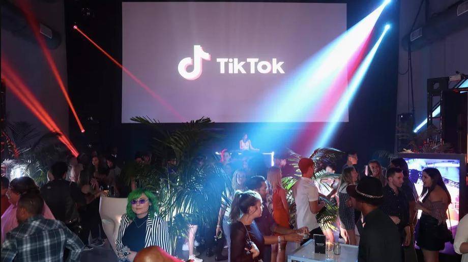 特朗普：TikTok美国业务须在9月15日前出售或关闭；跟谁学市值超越新东方