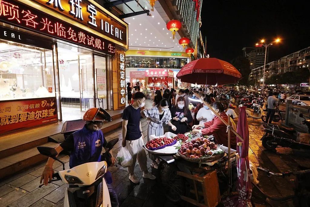 电商巨头对地摊经济都有什么动作？摆地摊其实也不简单