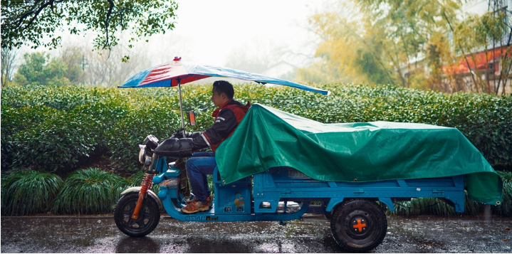 阿里摄影派：我在杭州给灵隐寺送快递——“城市骑士“故事二