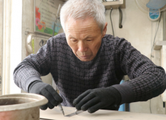 66岁断臂大爷发明机械铁手， 帮助上千残疾人