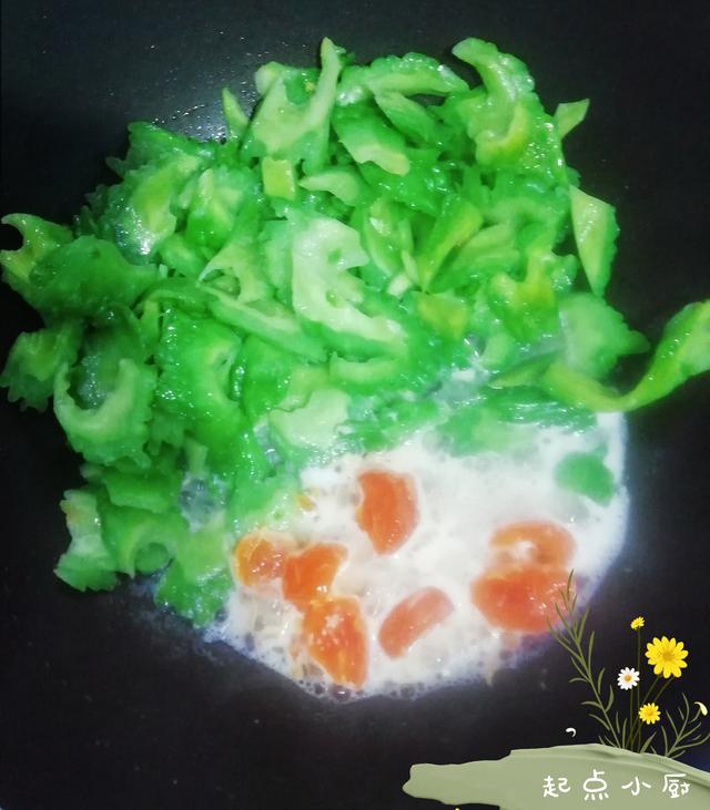 苦瓜怎么炒好吃又不苦，吵苦瓜不苦还不变色的小诀窍