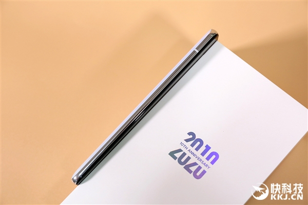 1999元超能打！Redmi K30至尊纪念版幕月白图赏