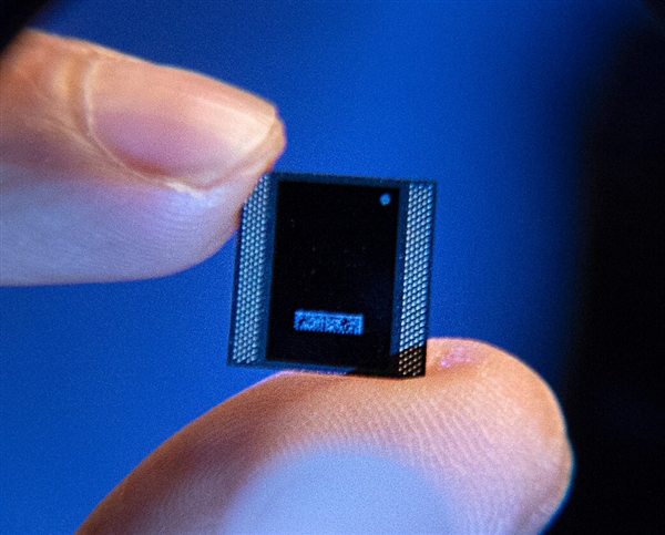 Intel宣布全新混合结合封装：凸点密度猛增25倍