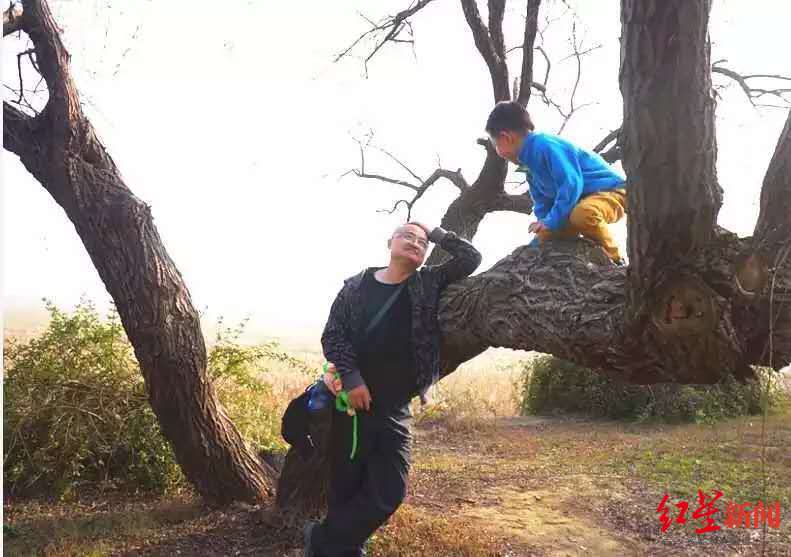 “虎爸”回应不玩两小时不准做作业：孩子心态好，陪伴最重要