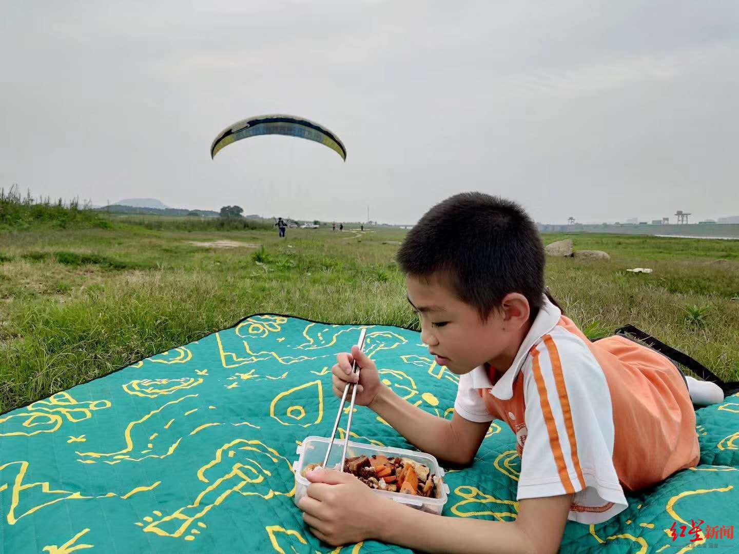 “虎爸”回应不玩两小时不准做作业：孩子心态好，陪伴最重要