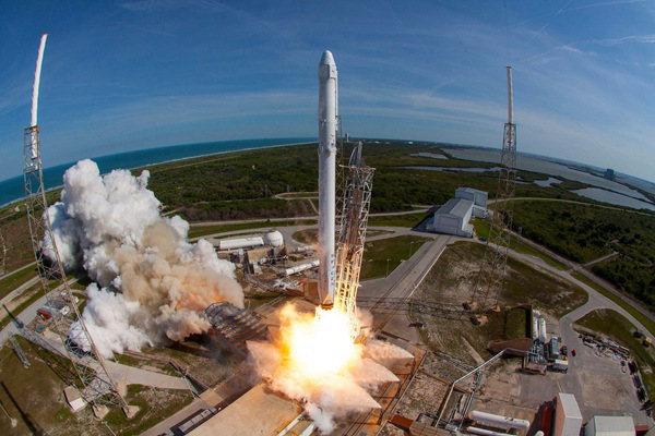 SpaceX开发超级重型火箭助推器 或将搭载28个Raptor引擎