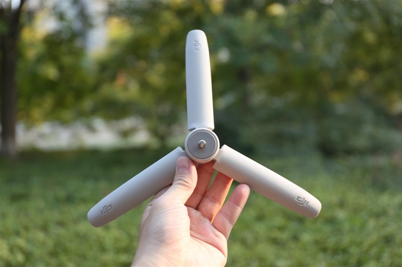 磁铁实现快拆心愿 大疆云台DJI OM 4评测：摄影小白能成铁手