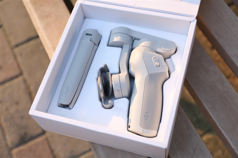 磁铁实现快拆心愿 大疆云台DJI OM 4评测：摄影小白能成铁手