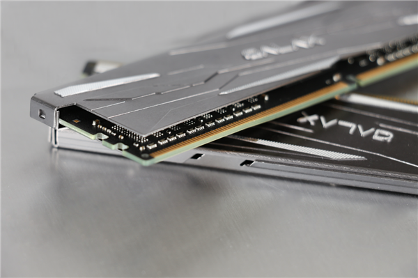 影驰金属大师DDR4内存全新上市：16GB只需349元