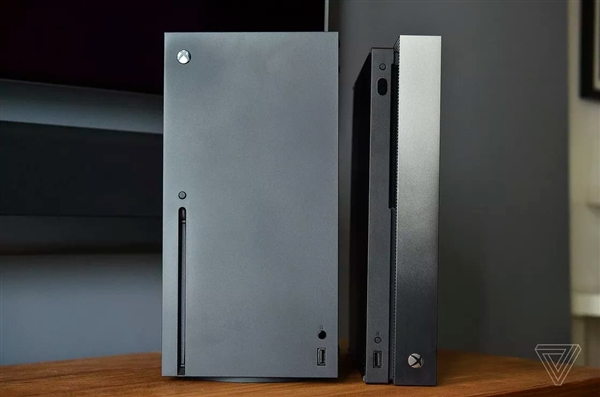 微软Xbox Series X/S主机抢先开箱：果然大家伙