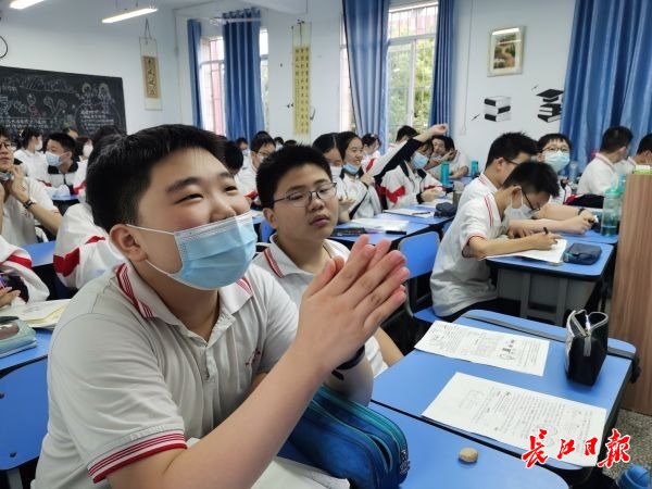 武汉一中学推“一天一科无作业日”，校长：提高效率保证睡眠