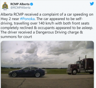 加拿大男子在自动驾驶特斯拉车内睡觉 见到警灯后自动加速至150km