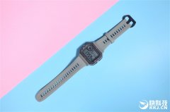 华米Amazfit Neo手表图赏：复古黑白屏 4周长续航