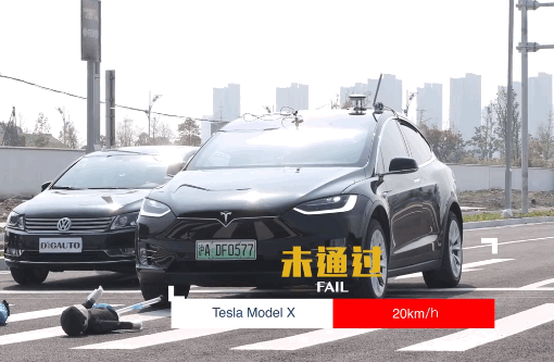 Model3测试多次失败 将假人撞飞引热议！特斯拉：不要断章取义