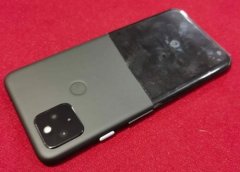 谷歌Pixel 5原型机曝光：经典双拼双色后盖有望回归