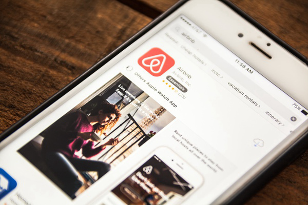 消息称民宿短租预定平台Airbnb最早11月提交IPO申请，筹资约30亿美元