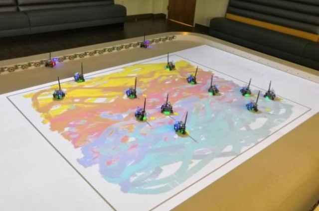 科学家创建“绘画”集群机器人 遵循指示来创作艺术品