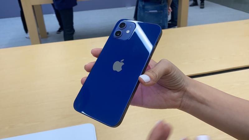 多图丨苹果新品iPhone12系列长啥样？带你现场看真机