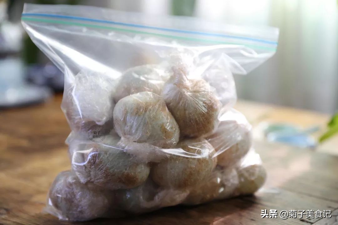 教你在家腌制好吃的咸鸭蛋，做法简单，出油鲜香