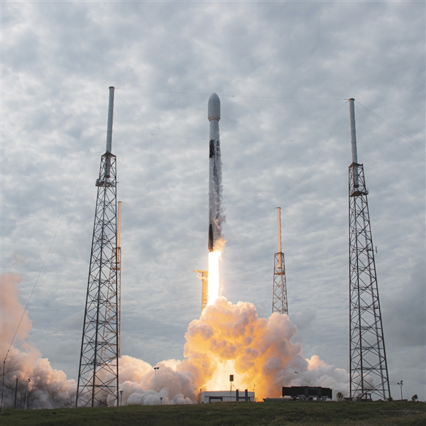 SpaceX星链卫星上网包月99美元：初期网速50-150兆