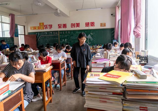 反对学生当全职太太后张桂梅首发声：望山区女孩读书改变命运