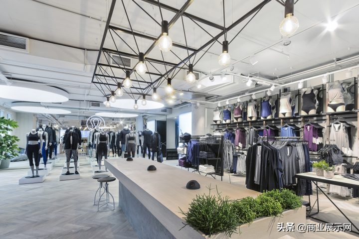 冬季瑜伽服装专卖店（图析Lululemon瑜伽服装店及报价）