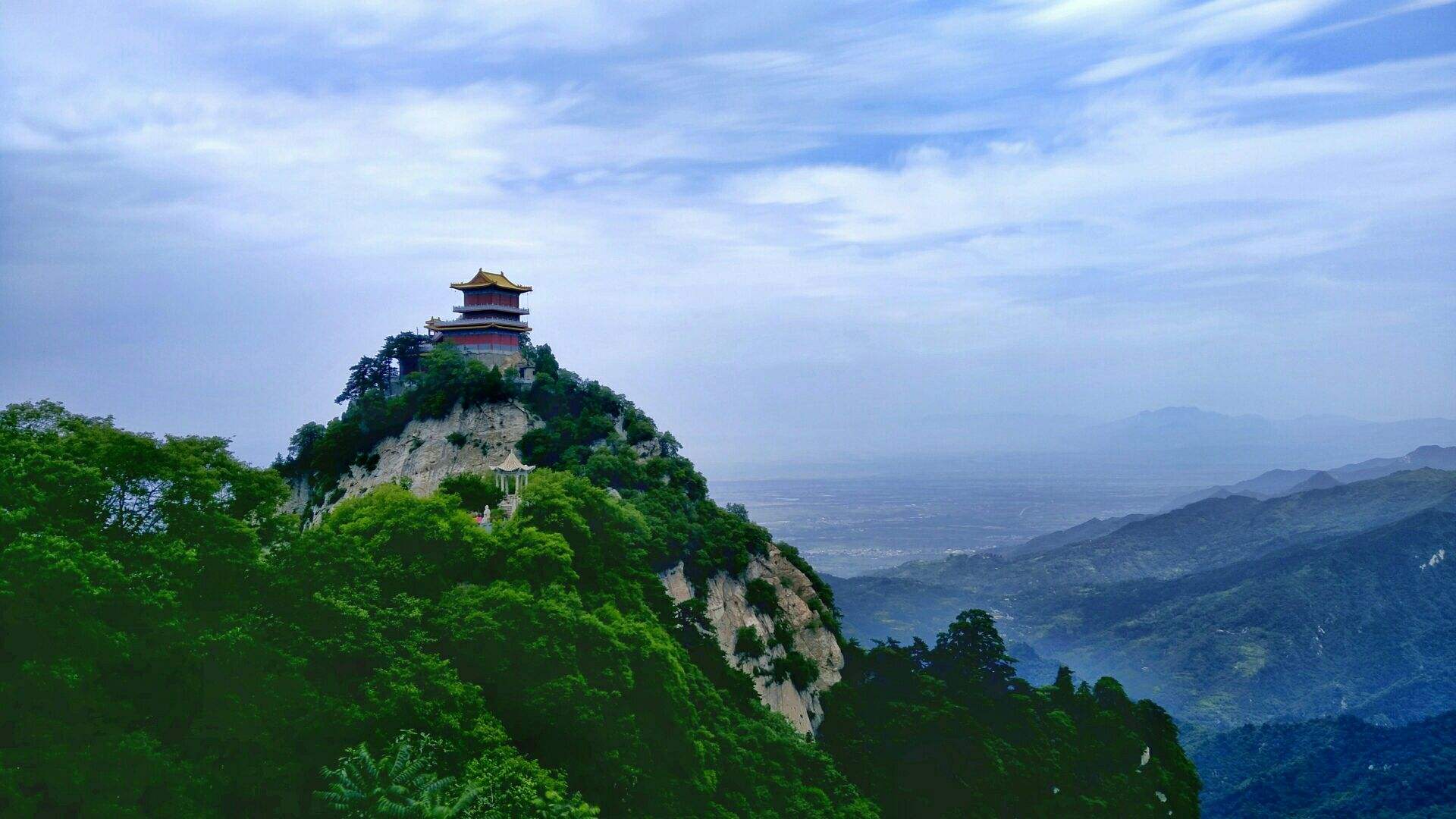 关于登山古诗词名句（最出名的6首登山古诗词）