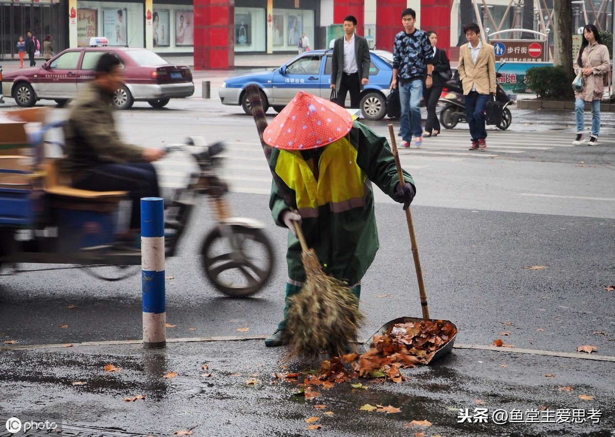 怎样描写环卫工人的句子（表扬环卫工人的一段话）