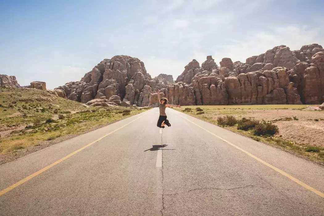 一个人的旅行语录（朋友圈旅游心情短语）