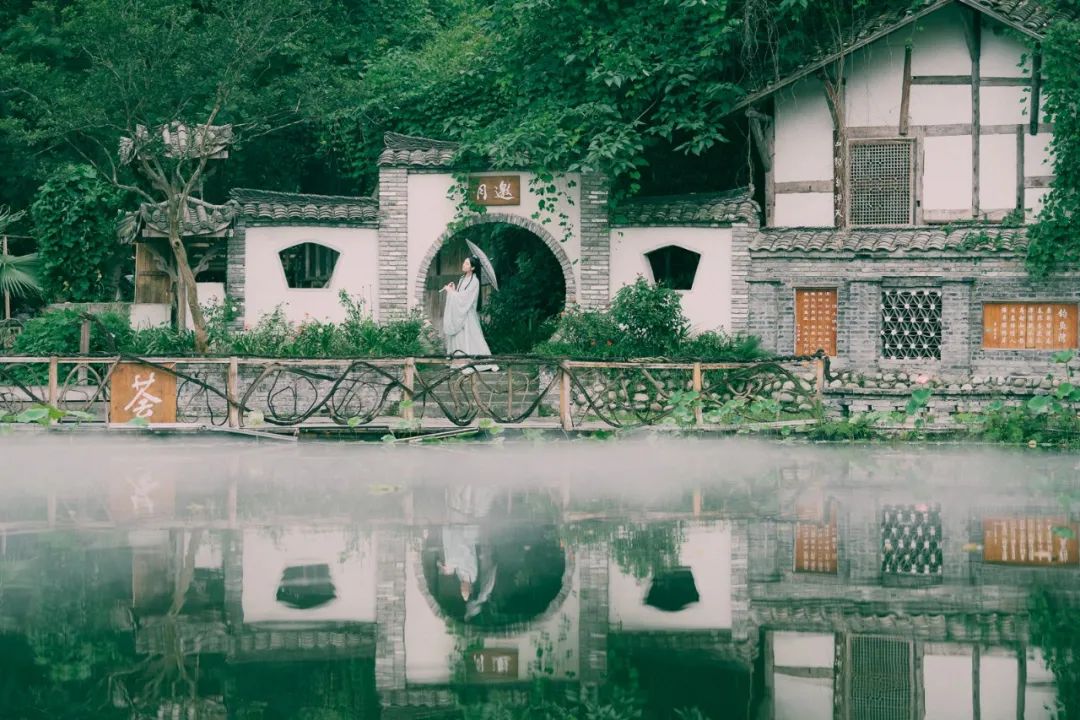 关于雨的诗词名篇（写雨的现代诗歌）