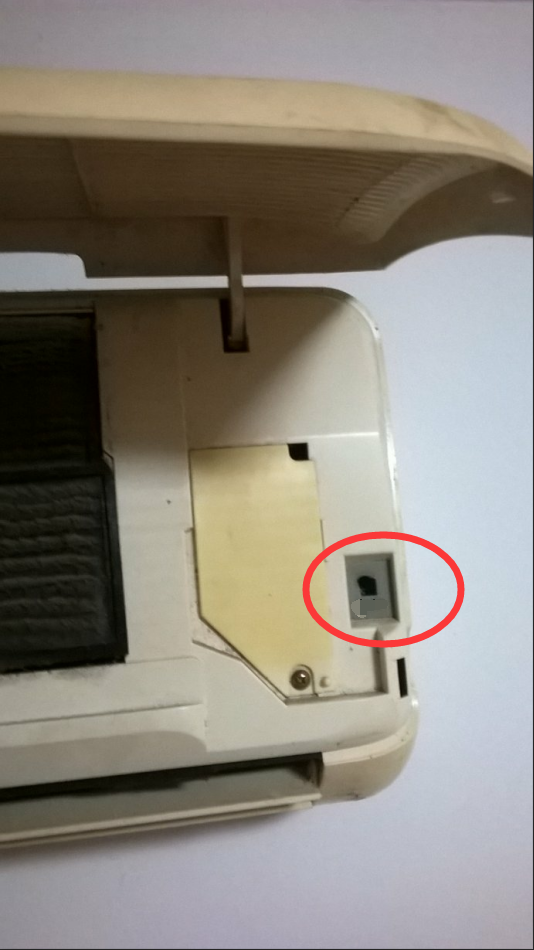 美的空调强制开关在哪里空调手动应急开关使用