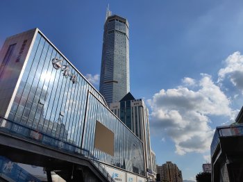 起底华强北最高楼背后的公司，深圳华强北最高楼赛格大厦出现晃动！