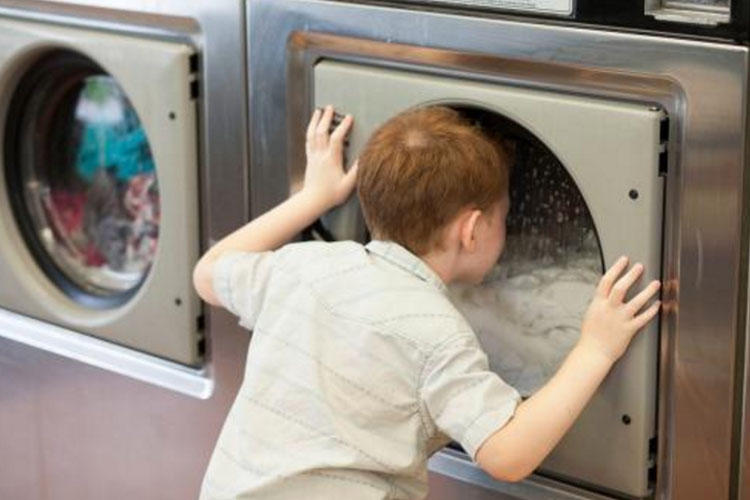 滚筒洗衣机如何清洗污垢（一览清洗滚筒洗衣机的秘诀）