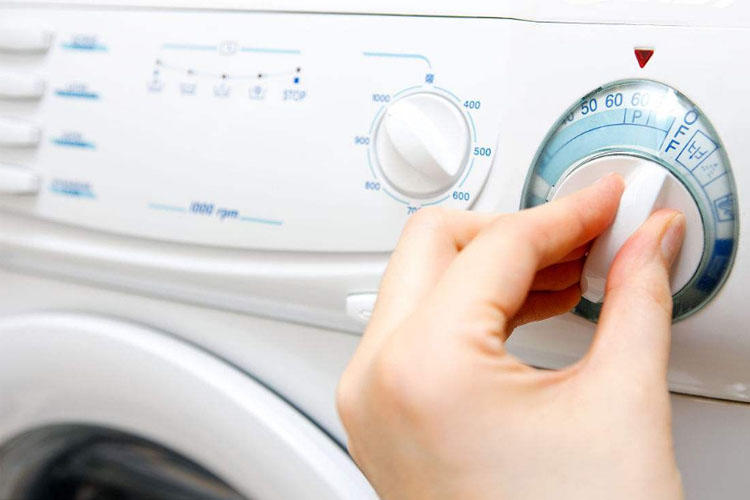 滚筒洗衣机如何清洗污垢（一览清洗滚筒洗衣机的秘诀）