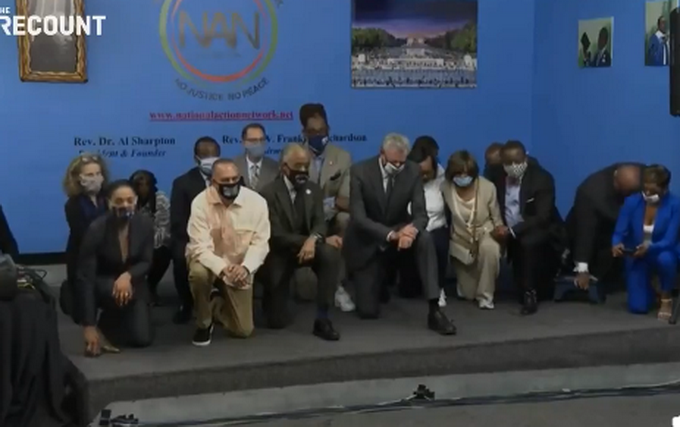 纽约市长下跪9分29秒纪念弗洛伊德（美国黑人致死事件始末）