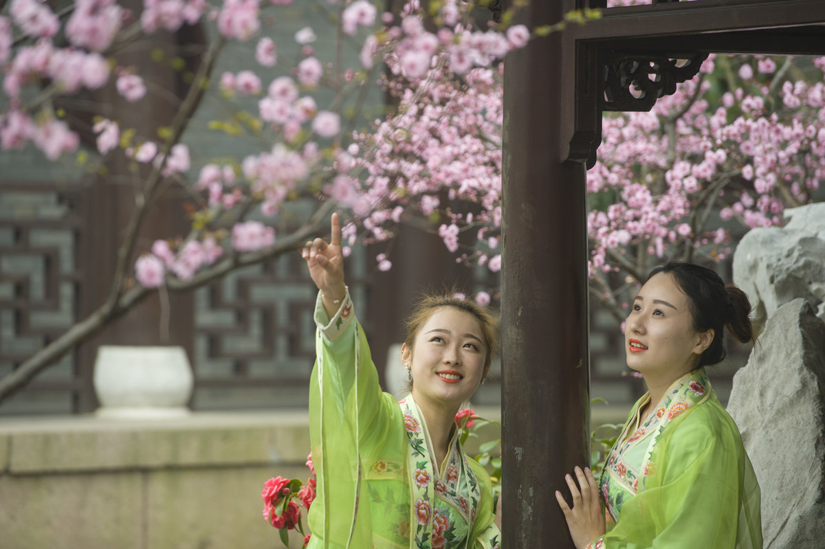 赞美江南古代美女的诗（形容女子有古典气质的话）