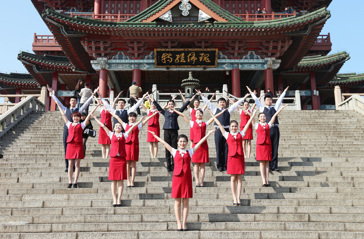 赞美江南古代美女的诗（形容女子有古典气质的话）